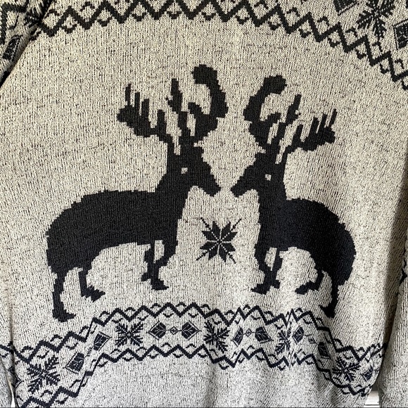 Vanilla Bay Gray Oversized Reindeer Sweater - Picture 4 of 8